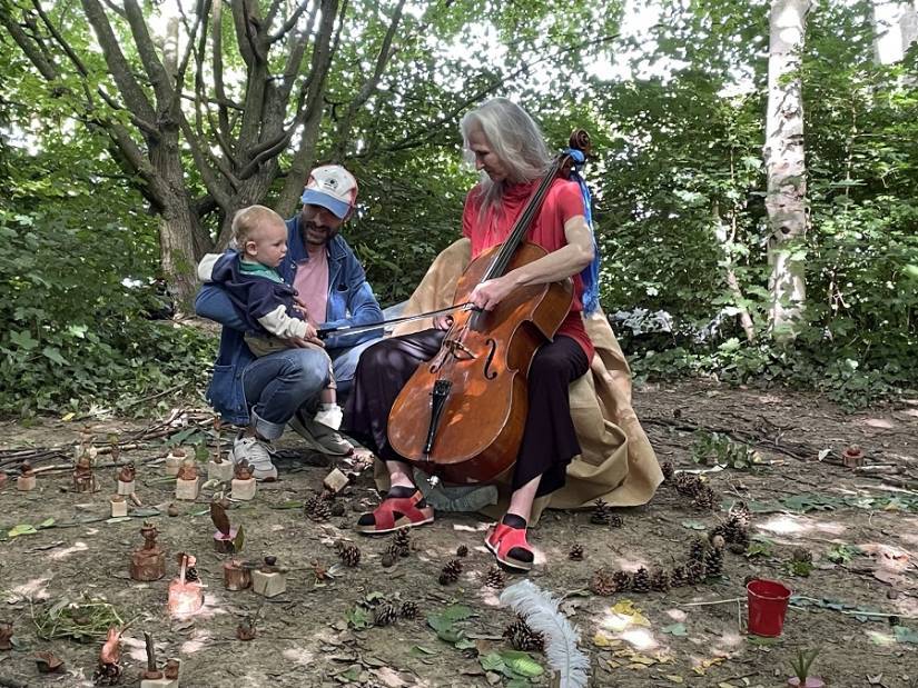 Rencontre artistico-ludiques avec le vivant - Birgit Yew von Keller, associée à Constance Arizzoli et Cécile Zanibelli - au parc départemental Jean-Moulin Les Guilands (Montreuil-Bagnolet) © Un neuf trois Soleil !