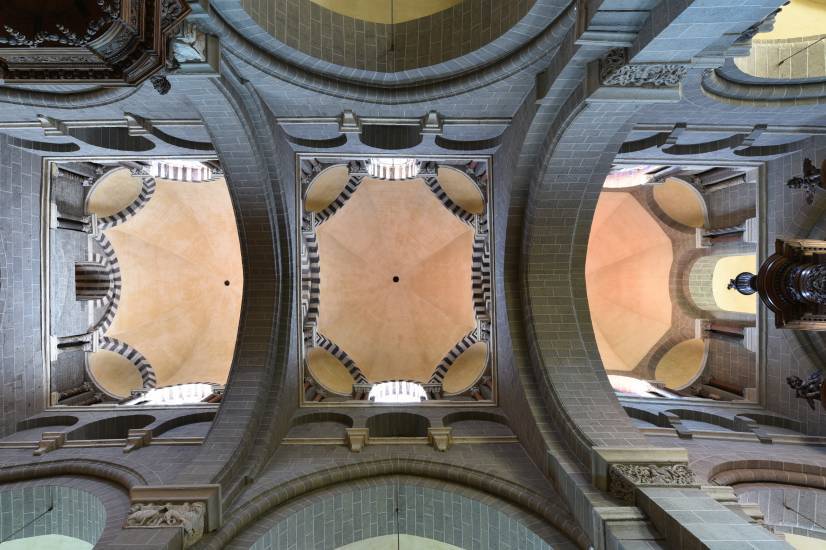 Vue des voûtes de la cathédrale du Puy-en-Velay