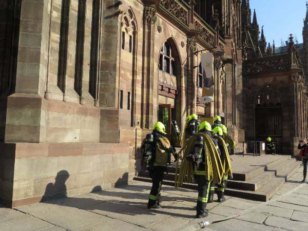 Exercice sapeur-pompier à la cathédrale de Strasbourg, le 23 mars 2022