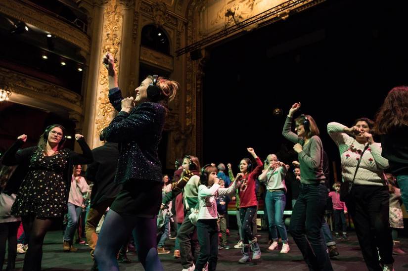 "Hit Hip Pop Classic Parade" de David Rolland (bal participatif en salle), Les 3T – Théâtre du Troisième Type Saint-Denis et Le Pavillon Romainville (93) © Frederic Iovino