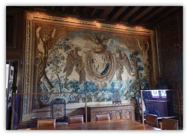 Pièce murale de tapisserie aux armes de Phélypeaux de La Vrillière.jpg