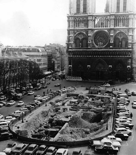 Fouilles du parvis de Notre-Dame, 1965-1970 - Archives de Notre-Dame-site.jpg