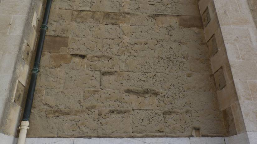 Cathédrale de Valence - façade sud - 2022 - détail molasse avant restauration