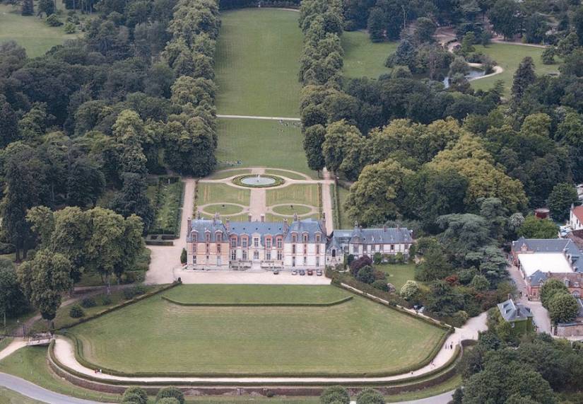 Vue aérienne du château de Thoiry © Paul de la Panouse, dr