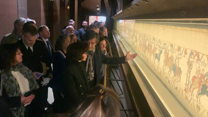 Ministre et Tapisserie de Bayeux.jpg