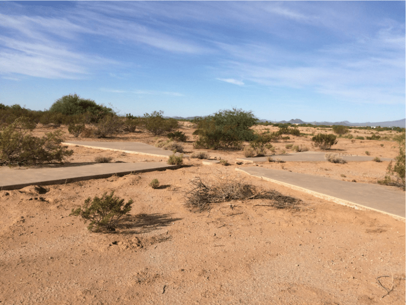 Ruine des cibles de calibration en béton des missions satellite Corona, Casa Grande, Arizona