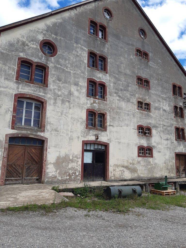 Reiningue :  Abbaye d'Oelenberg, pignon de l’ancienne brasserie-malterie et la centrale électrique, au nord-ouest du site.