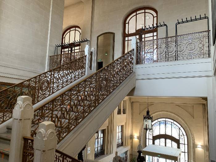 Hôtel de ville de Charleville-Mézières, escalier d'honneur, repos vers 2e étage
