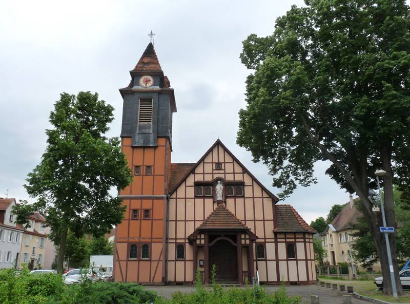 Strasbourg, ensemble paroissial Saint-Arbogast, façade principale de l’église au nord