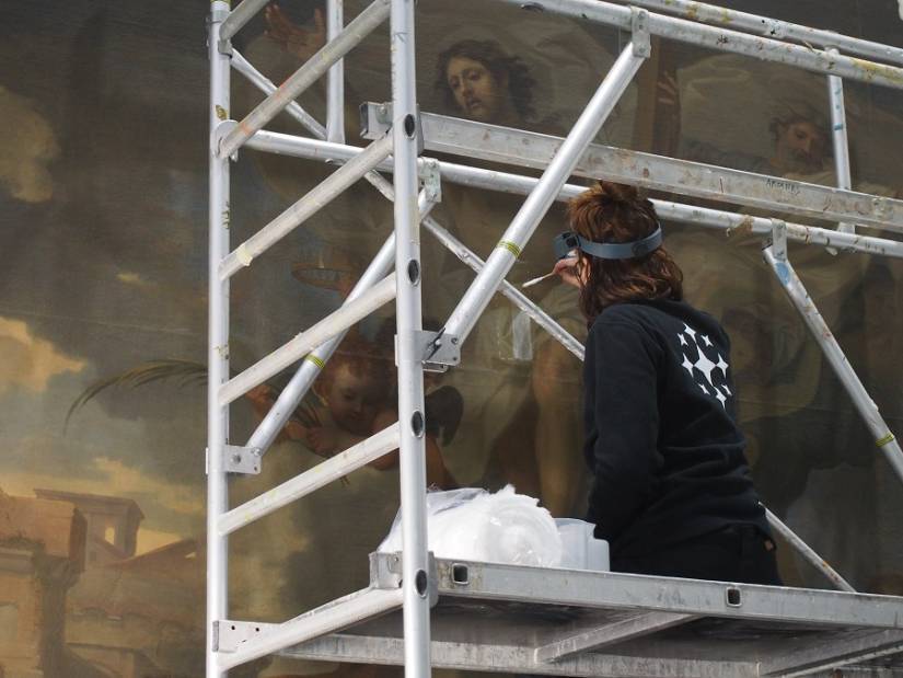 Tableau, restauratrice d'un grand format © DRAC Ile-de-France - David Bordes