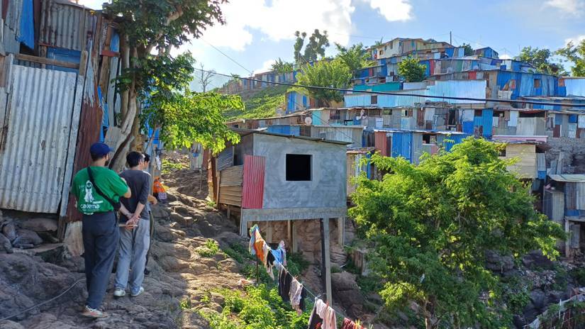 vue sur le bidonville de Kawéni au nord de la Mamoudzou à Mayotte