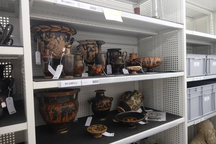Dépôts antiques du msuée du Louvre au musée Granet.JPG