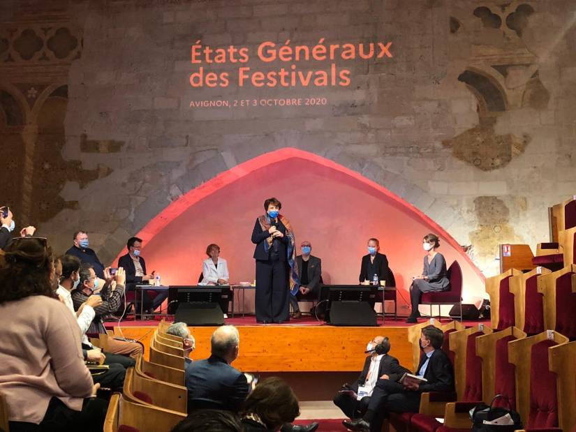 Roselyne Bachelot sur la scène des états généraux des festivals d'Avignon