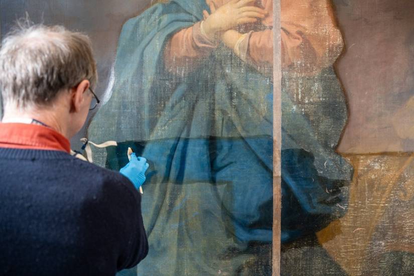 homme partie d'un tableau nettoyage