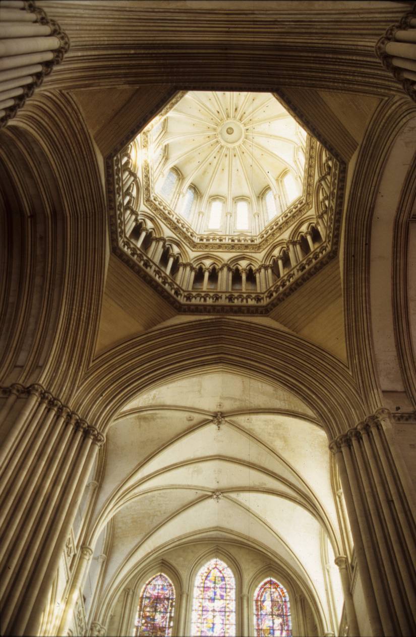 Coutances_cathedrale.jpg