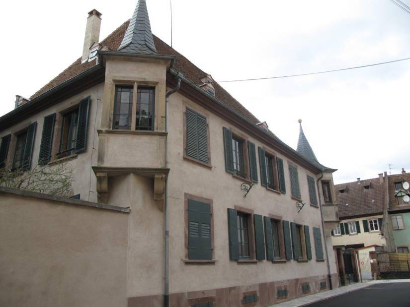 Vue du Châtelet à Benfeld, la façade nord donnant sur la rue, après restauration