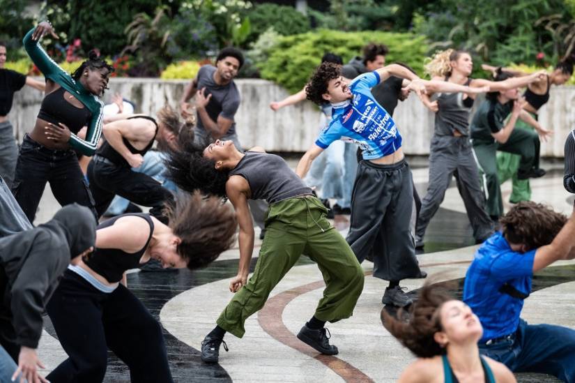 groupe hommes femmes danseur extérieur