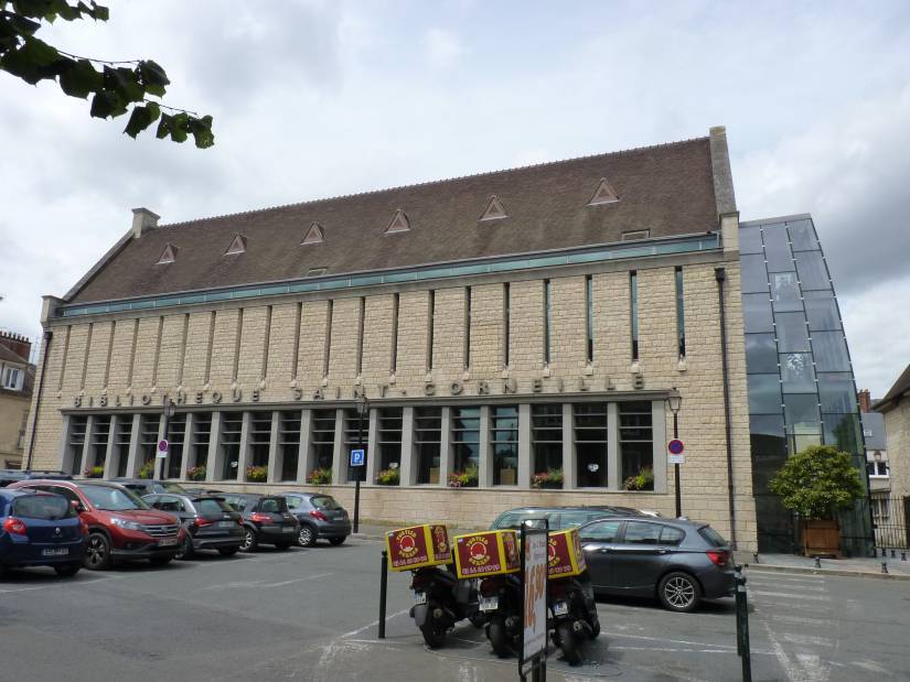 COMPIEGNE - Bibliothèque Saint-Corneille (1).JPG