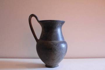 Olpé étrusque, bucchero tourné, Villeneuve-lès-Avignon, musée Pierre-de-Luxembourg / Cliché Villeneuve-lès-Avignon, musée Pierre-de-Luxembourg