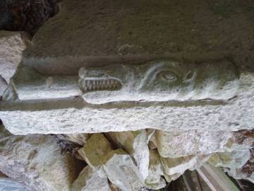 Tour canonnière du château de Vignory, décor de cheminée