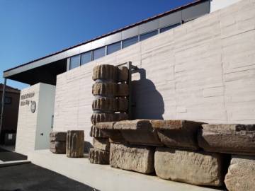 63-pont-du-chateau-mediatheque-blocs antiques.jpg