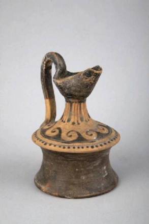 Epichysis étrusque à décor non figuré, terre cuite peinte, 1er quart 3e siècle av JC, Amiens, musée de Picardie / Cliché Irwin Leullier / musée de Picardie