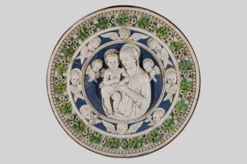 DELLA ROBBIA Andrea, Vierge à l’Enfant et deux chérubins, dite Madone Foulc, terre cuite, vers 1480, Nîmes, musée des beaux-arts, © Florent Gardin