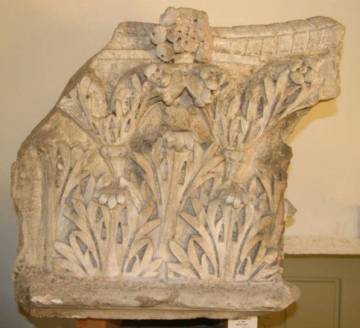 Chapiteau corinthien découvert sur le domaine gallo-romain de la Vigne de Saule Saint-Rémy, pierre, 1er siècle, Chalon-sur-Saône, musée Vivant Denon © musée Vivant Denon