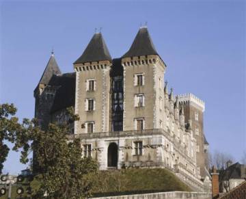 Vue du château de Pau depuis le parc Photo (C) RMN-Grand Palais (Château de Pau) / Hervé Lewandowski