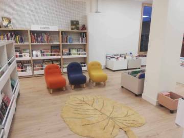 Intérieur de la nouvelle médiathèque d'Avallon, le Polygone