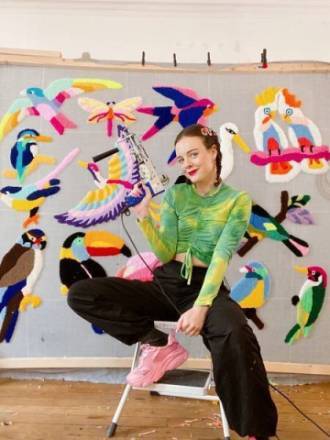 femme oiseaux couleur