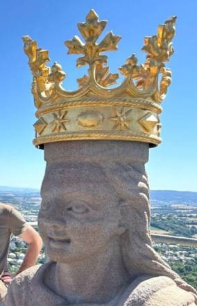 Vierge avec sa couronne