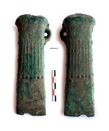 Hache à douille armoricaine en bronze, 8e siècle - 7e siècle, découverte au dépôt de Castelguen à Brandivy (Morbihan), Vannes, musée d'histoire et d'archéologie, Cliché musées de Vannes