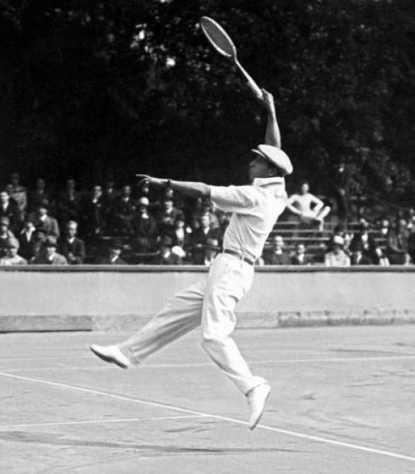 e8630e736c04-RENE-LACOSTE-COUPE-DAVIS-1927-AFP.jpg