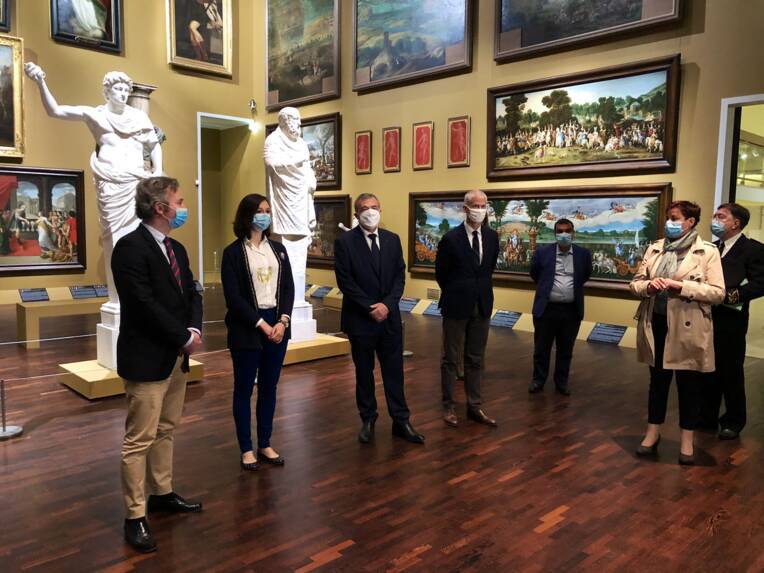 F Riester visite au musée des beaux arts orleans