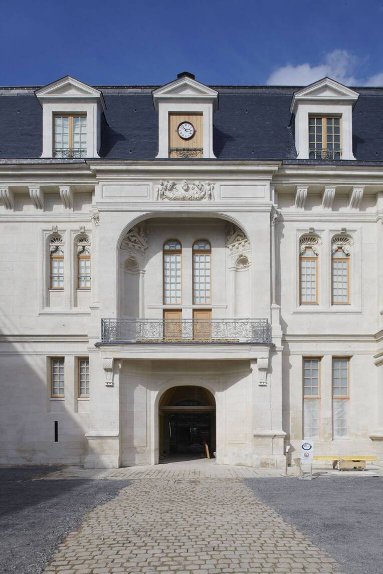 Château de Villers-Cotterêts, cour des Offices, façade d’honneur © Benjamin Gavaudo - CMN -2.jpg