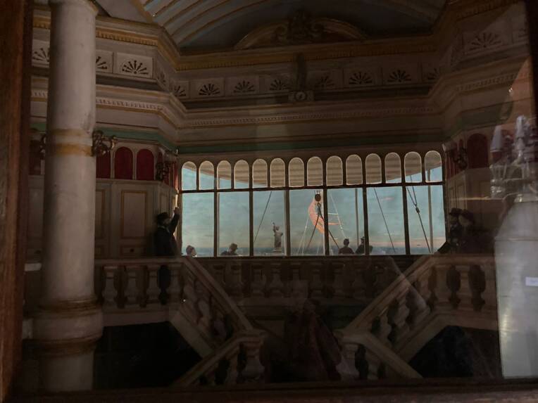 diorama exposé dans le socle de la réplique de la statue de la liberté - Musée des arts et métiers
