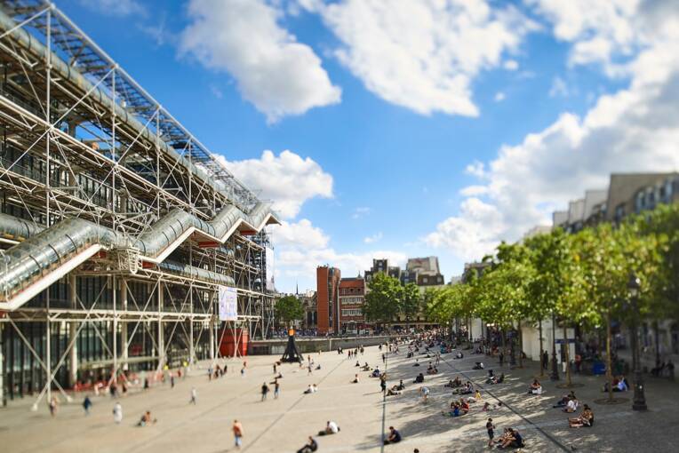 Parvis-Centre-Pompidou.jpg