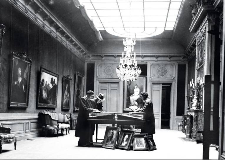 Inventaire de la galerie Wildenstein  pendant l’Occupation après le départ du propriétaire © LAPI-Roger-Viollet.JPG
