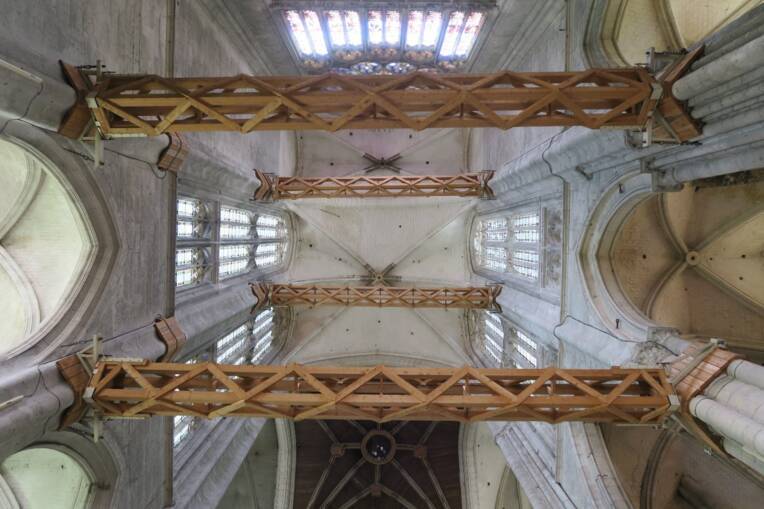 ok_BEAUVAIS cathédrale_05_Etaiements croisée de transept.jpg