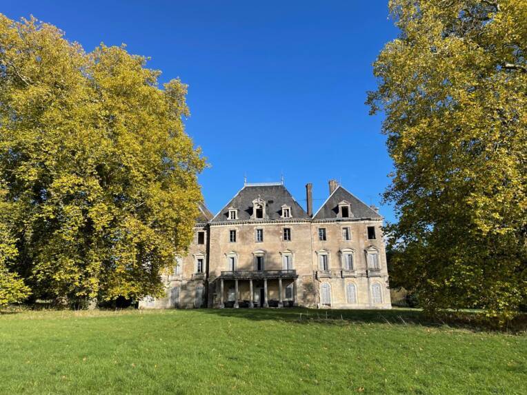 Château_Bierre-lès-Semur.jpg
