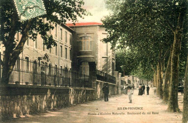 Le bâtiment vu du boulevard du Roi René, carte postale