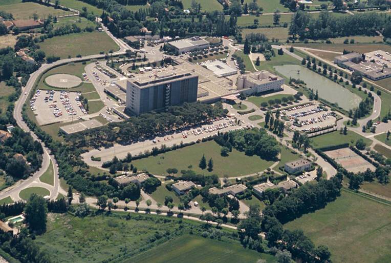 Centre hospital Joseph Imbert - Arles, vue aérienne prise de l'est