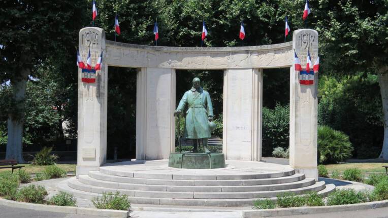 Monument aux morts de Pézenas (34)