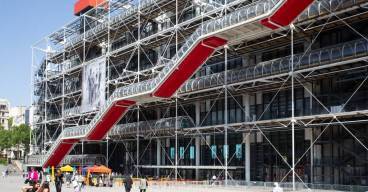 Vue de la façade du centre pompidou à Paris
