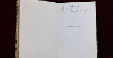 photo d'un livre ouvert avec une mention manuscrite de Marc Bloch et la date novembre 1913.