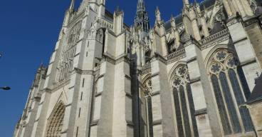 Cathédrale Notre-Dame d’Amiens vue de la façade Sud