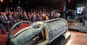 photo du tambour parleur devant une foule