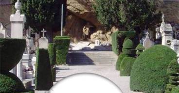 Cimetière de Salon-de-Provence, vue générale du monument aux morts
