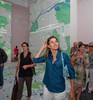Aurélie Filippetti visite le pavillon français de la biennale de Venise